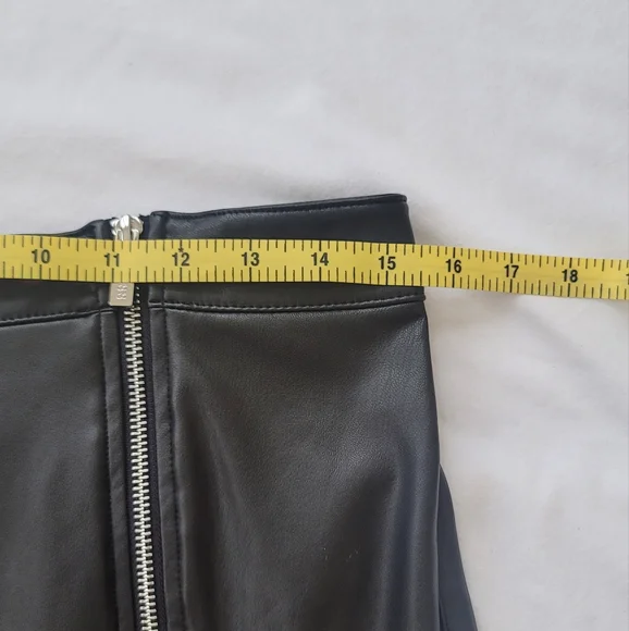 Guess Faux Leather Mini Skirt With Double Zippers New - Picture 6 of 10
